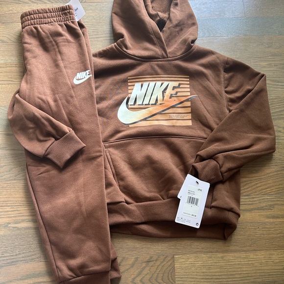 NWT Nike Boys Set size 6 - Picture 1 of 2